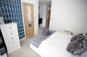 Apartemen Reubens Court And *