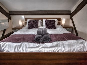 Apartemen Reubens Court And *