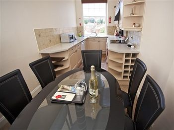 Apartemen Reubens Court And York