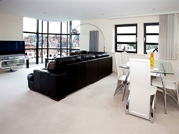 Reubens Court And Apartemen