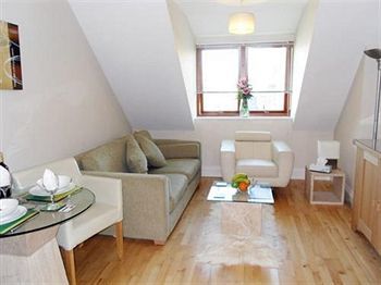 Apartemen Reubens Court And *