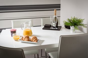Apartemen Reubens Court And