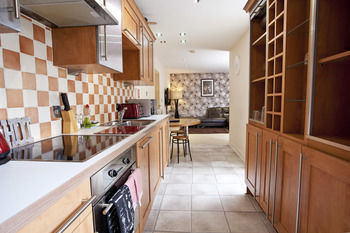 Apartemen Reubens Court And