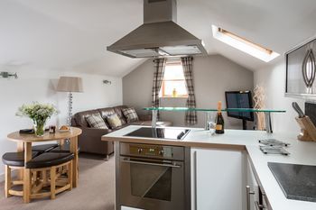 Reubens Court And Apartemen