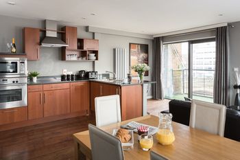 Apartemen Reubens Court And *