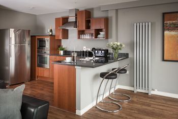 Reubens Court And Apartemen *