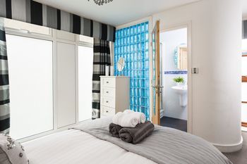 Apartemen Reubens Court And York