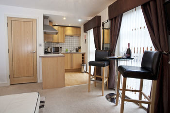Apartemen Reubens Court And *